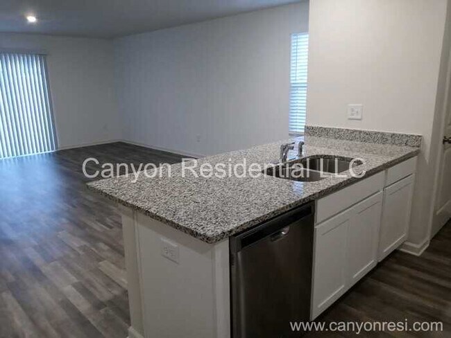 Building Photo - 702 Wayfinder Run