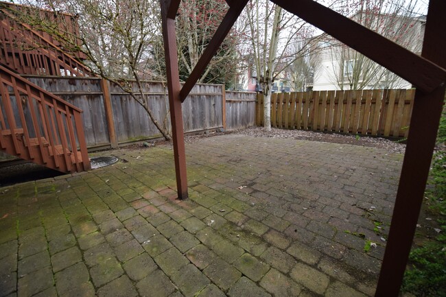 Building Photo - 232 NE 76th Ave