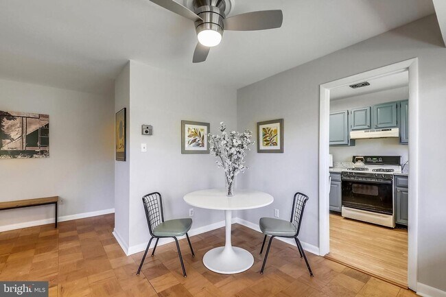 Building Photo - Private and Spacious Condo in Bethesda!