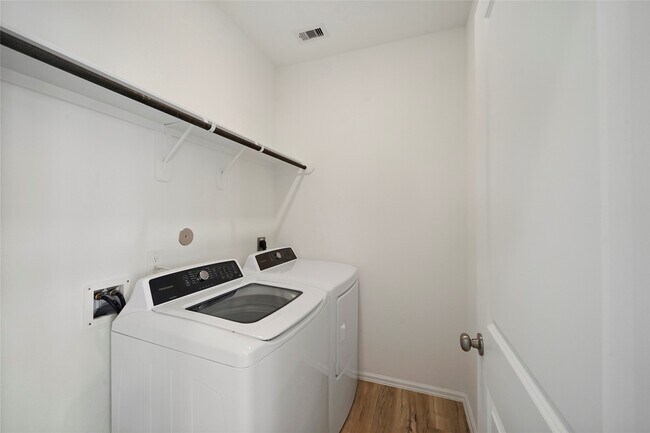 Building Photo - 307 Flower Reed Ct