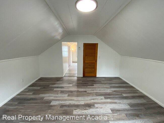 Building Photo - 3 br, 1.5 bath House - 13 Elm Street