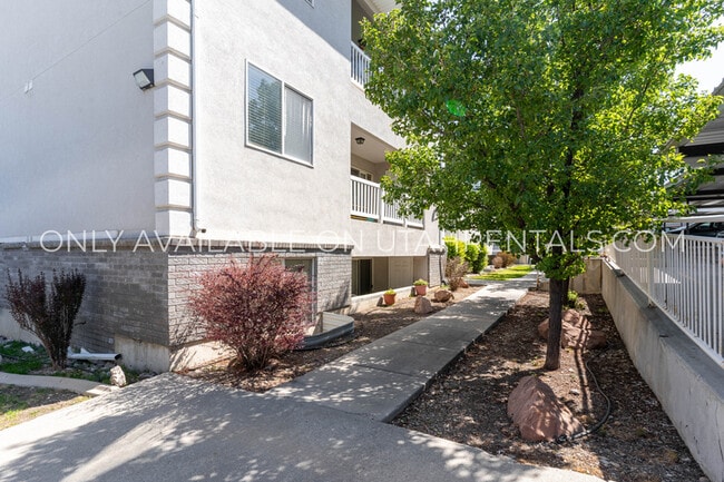 Building Photo - 2391 E 6895 S