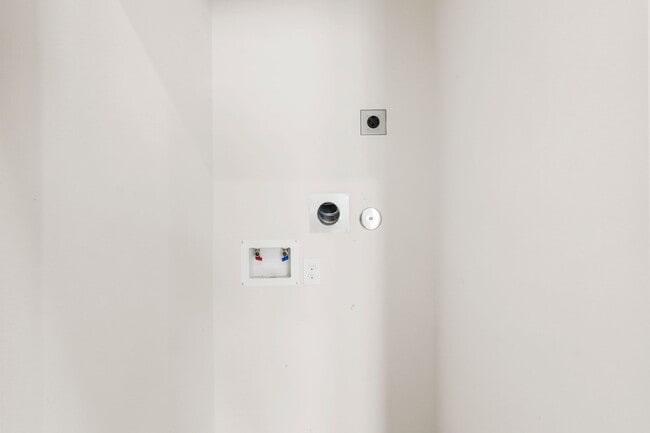 Building Photo - 4420 Mimic Dr