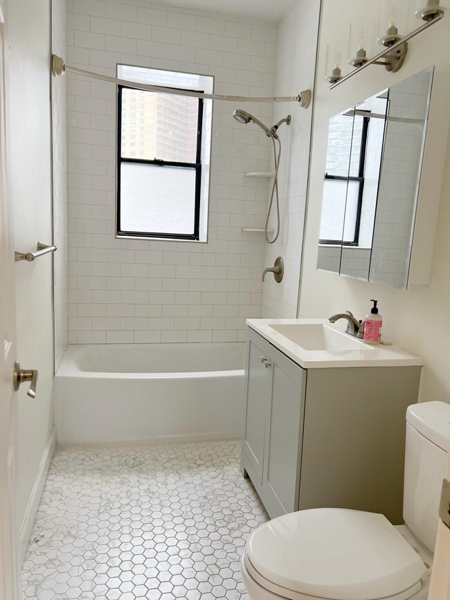 Building Photo - 6114 Highland Pl