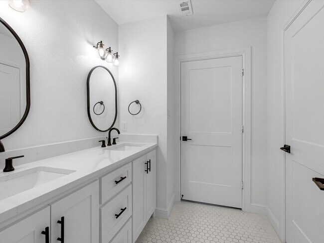 Building Photo - 2147 Colquitt St