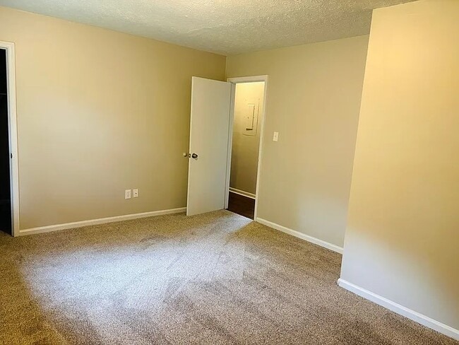 Building Photo - 42 Westgate Park Ln