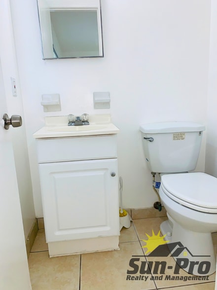 Building Photo - 1965 Nelson Ave