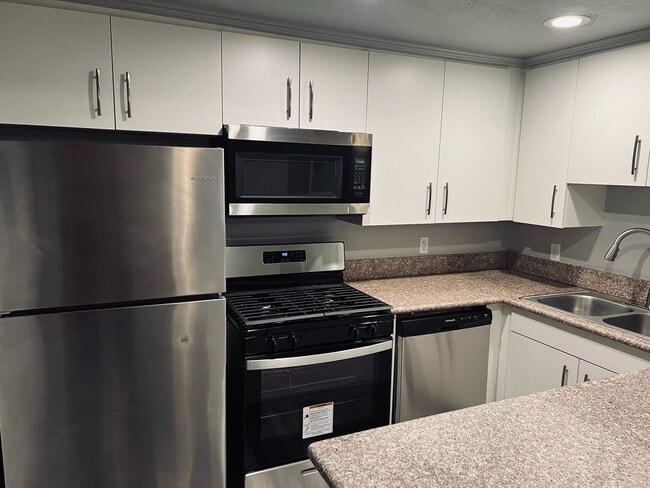 Building Photo - 3826 Monroe Ave