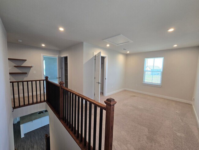 Building Photo - Immaculate 3, Bed, 2.5 Bath Home Minutes from the VA/NC Line