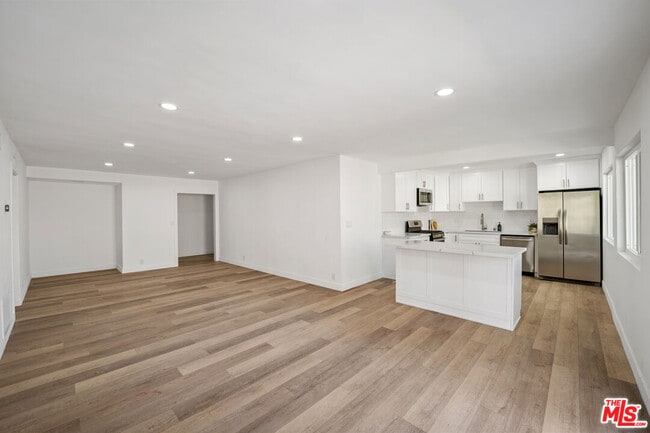 Building Photo - 733 Hayworth Ave