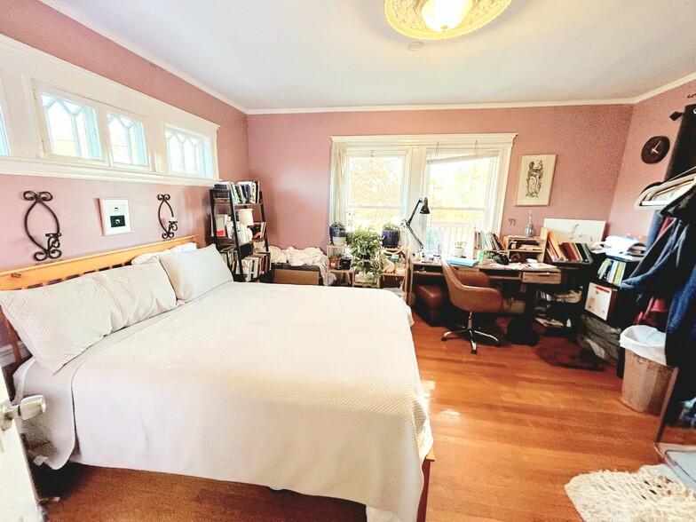 Building Photo - 235 Commonwealth Ave