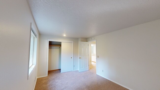 Building Photo - Prime Mountain Park Location! Minutes to D...