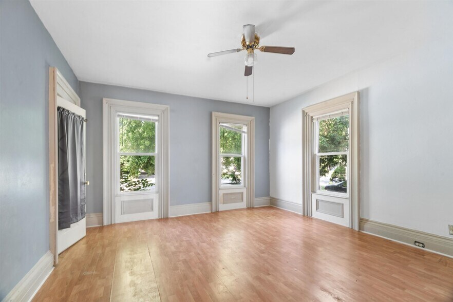 Building Photo - 840 Jackson St