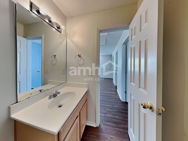 Building Photo - 1009 Gelfield Rd