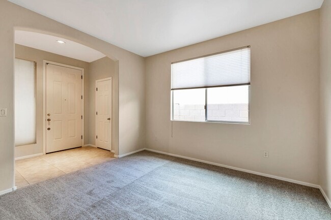 Building Photo - Unique NW Home
