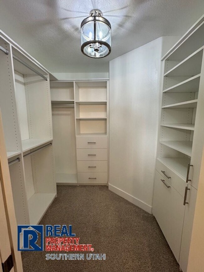 Building Photo - Sedona Hills Home