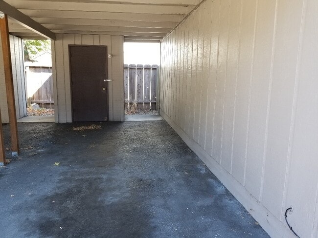 Building Photo - 1112 SW 5th St