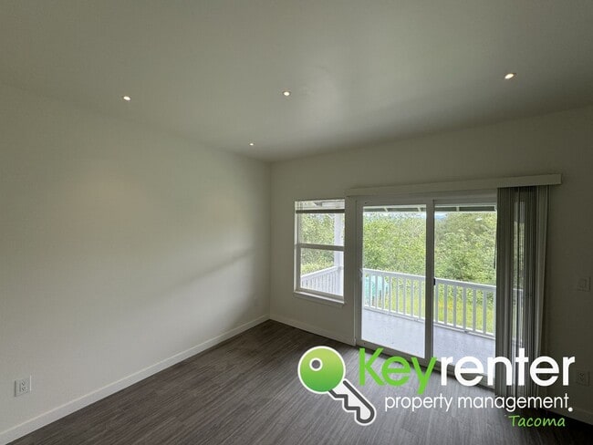Building Photo - One of a Kind Remodeled House in Tacoma!