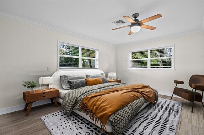 Building Photo - 12831 Shore Dr