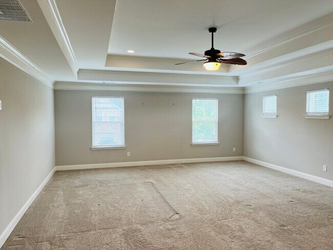 Building Photo - WOW! 5 bed, 4 full baths, brick exterior, ...