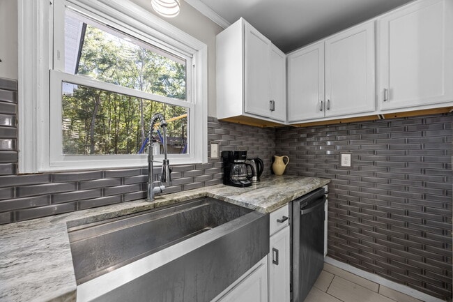 Building Photo - 10751 Ola Dr