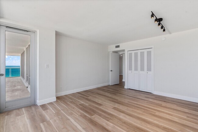 Building Photo - 2100 S Ocean Ln