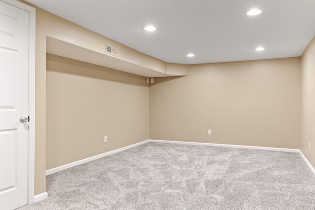 Building Photo - 221 Brighton Way