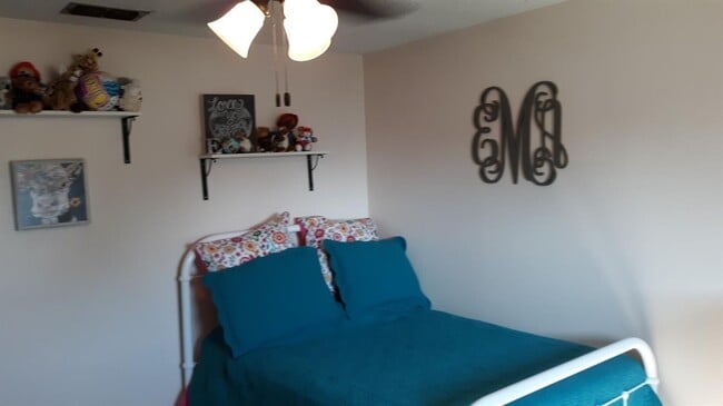 Building Photo - Available JULY 1st! Beautiful clean open concept home!