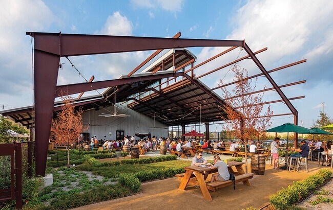 Building Photo - 1615 McKee St