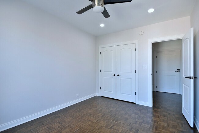 Building Photo - 1301 W Touhy Ave