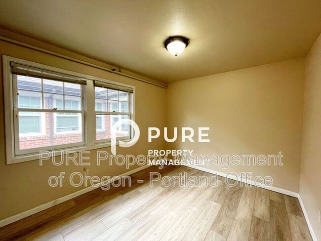 Building Photo - 701 NE 28th Ave