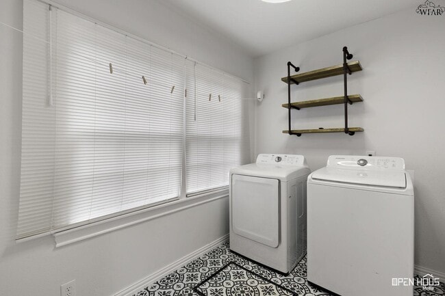 Building Photo - 1644 Ardath Ave