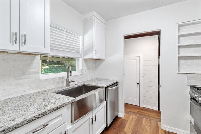 Building Photo - Charming Dade City Home for Lease!