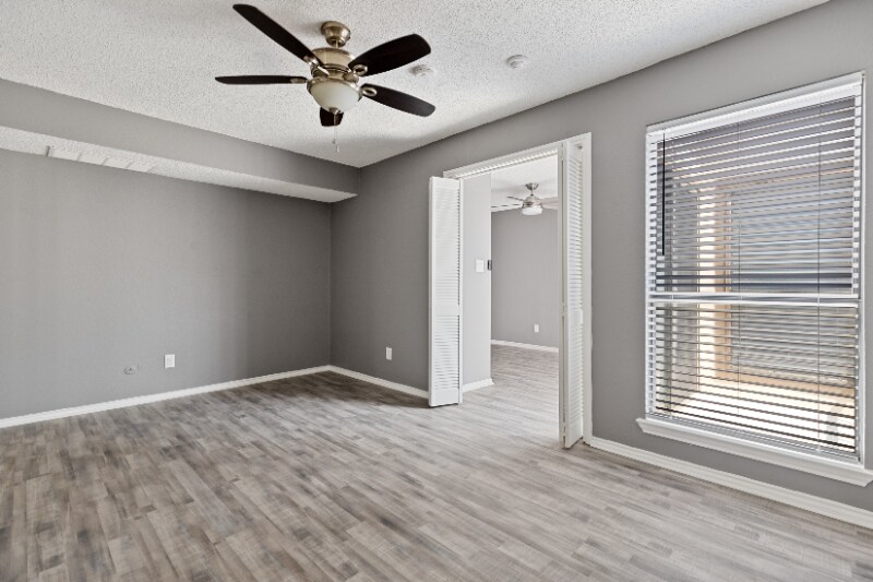 Building Photo - 2300 Balsam Dr