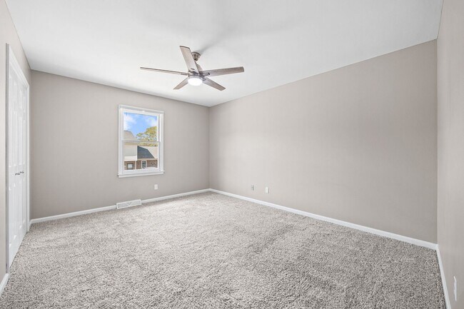 Building Photo - Beautifully updated 2-bed, 1.5 bath Condo in Winn Barr of Rock Hill!