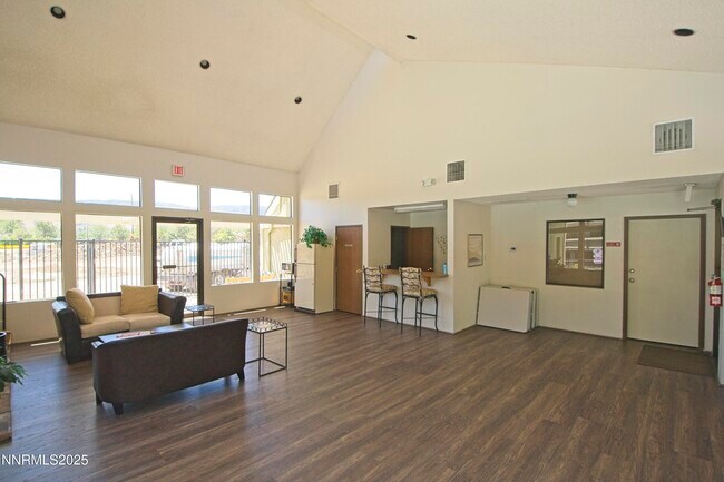 Building Photo - 2855 Idlewild Dr