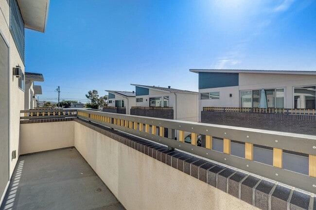 Building Photo - Available Modern Long Term Unfurnished home in Imperial Beach!