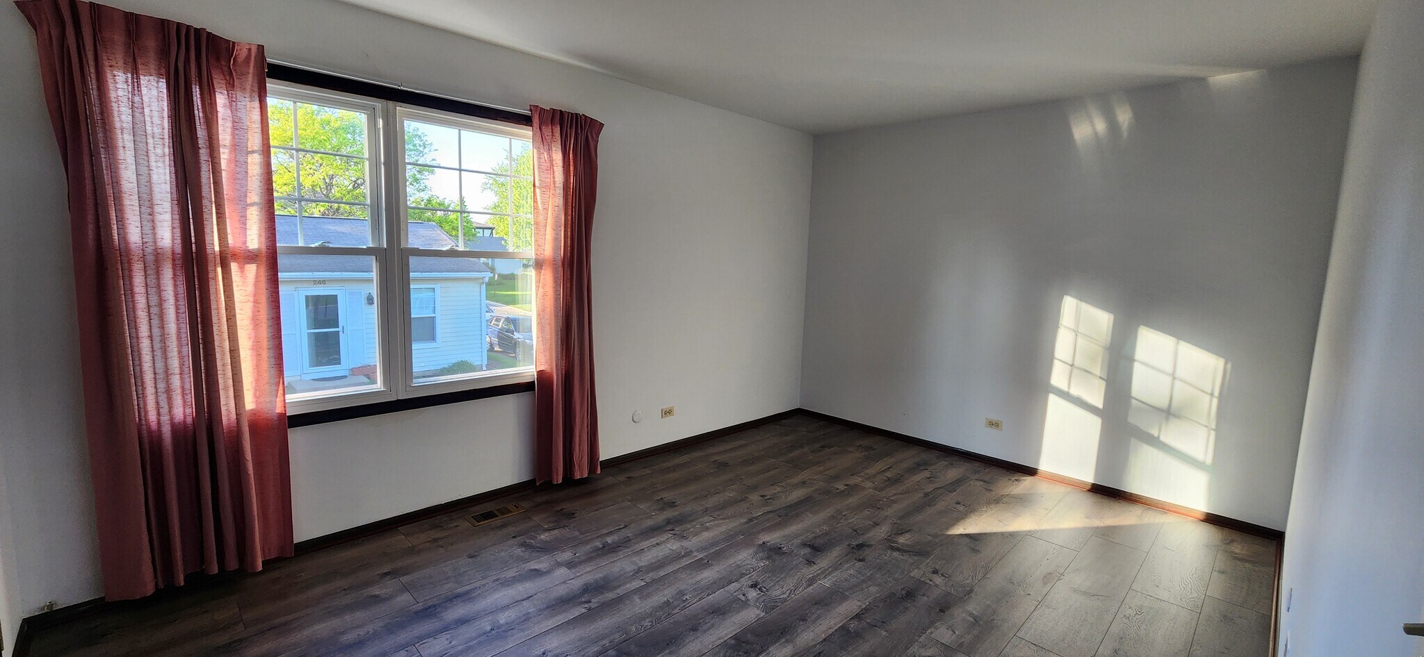 Building Photo - 322 Russet Way