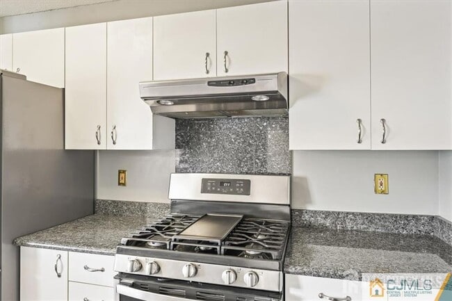 Building Photo - 834 Edpas Rd