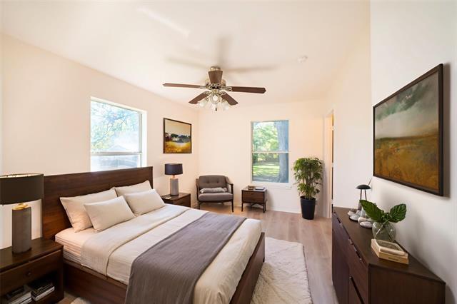 Building Photo - 714 E 12th St