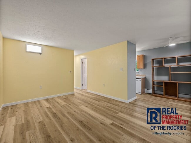 Building Photo - Charming 2 Bed, 1 Bath Condo in Prime Loca...