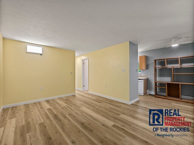 Building Photo - Charming 2 Bed, 1 Bath Condo in Prime Location!