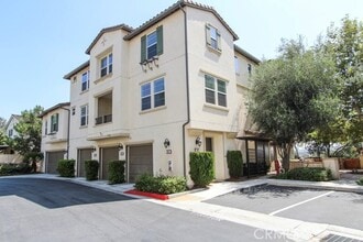 Building Photo - 941 S Bluff Rd