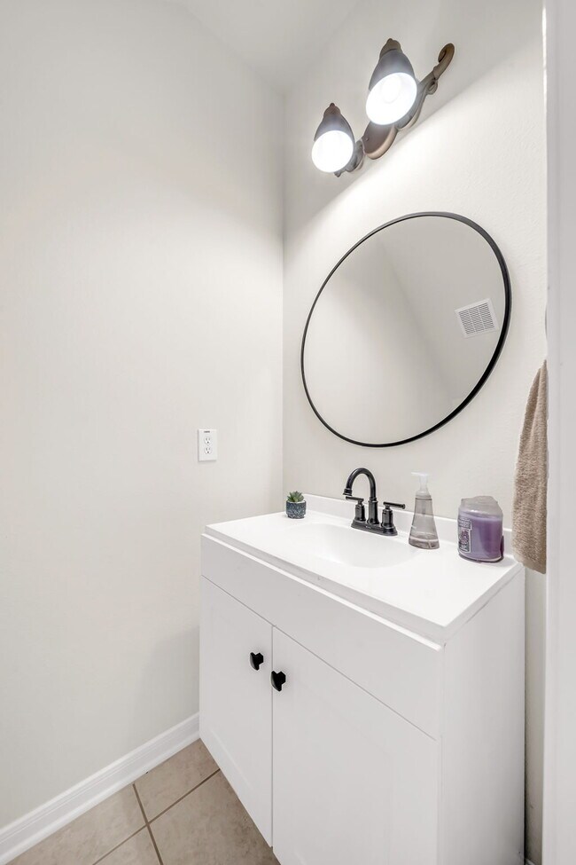 Building Photo - A beautifully maintained 3 bedroom, 2.5 bath home offering modern comfort in a quiet, desirable c...