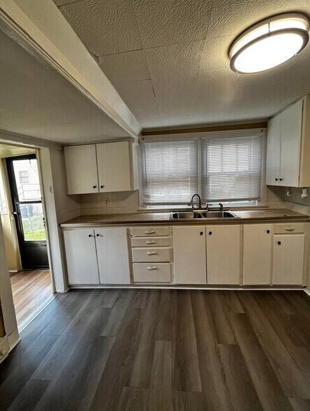 Building Photo - 859 4th St Dr NW