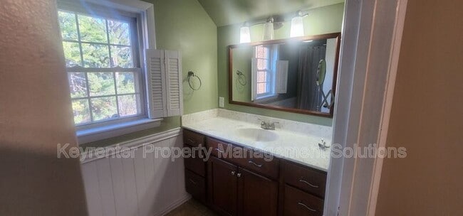 Building Photo - 127 College Cir