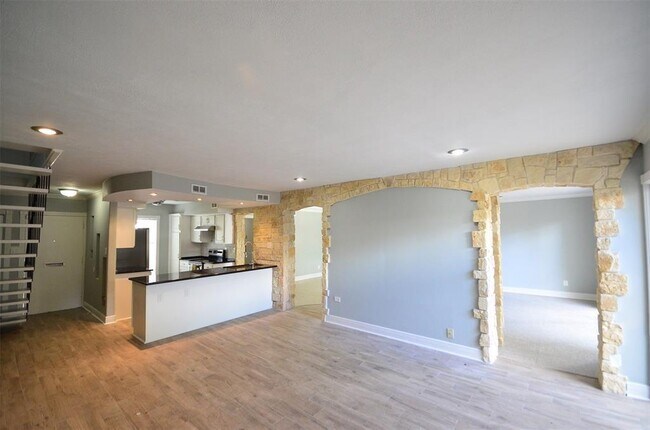 Building Photo - 9103 Braeburn Valley Dr