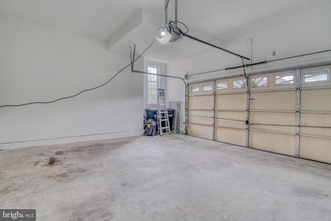 Building Photo - 9902 Player Dr