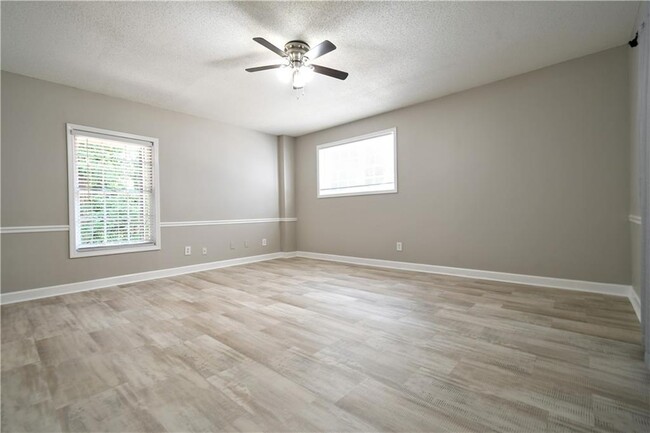 Building Photo - 340 Avebury Ct