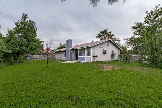 Building Photo - 6991 Sunset Village Dr